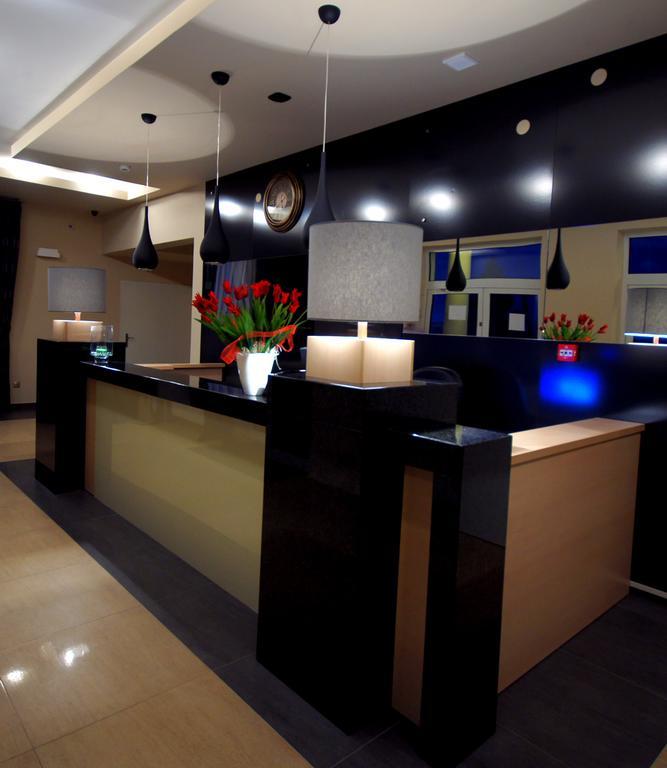 Hotel Hibiskus Boguchwała Buitenkant foto