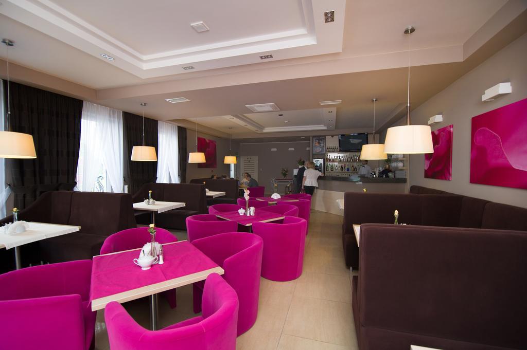 Hotel Hibiskus Boguchwała Buitenkant foto
